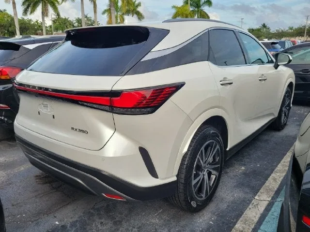 2024 Lexus RX 350 Premium photo 3