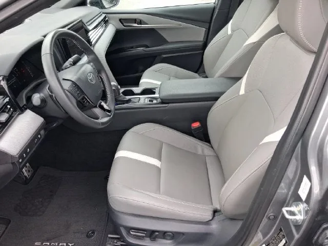 2026 Toyota Camry SE photo 12
