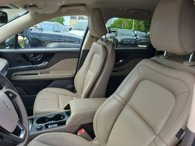 2024 Lincoln Corsair Premiere photo 10