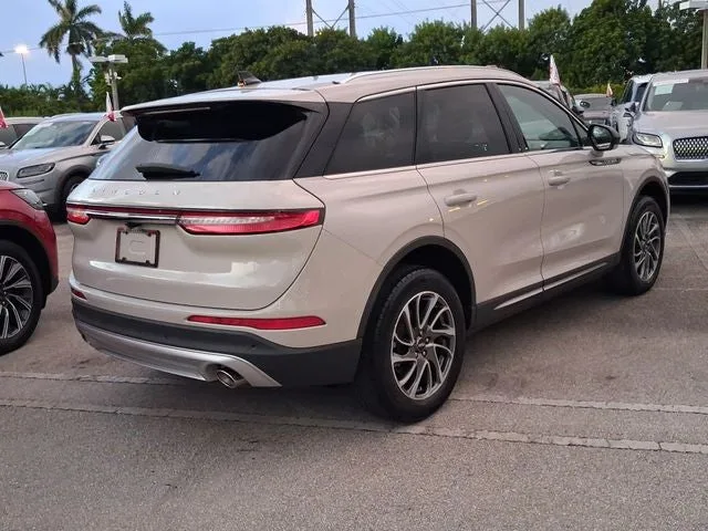 2022 Lincoln Corsair Standard photo 3