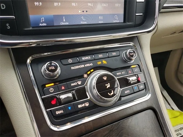 2020 Lincoln Continental Standard photo 13