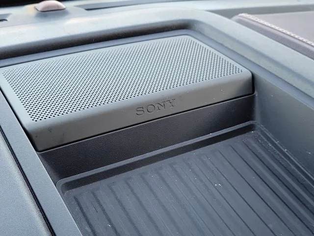 2016 Ford F-150 Platinum photo 25