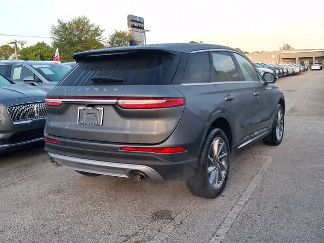 2023 Lincoln Corsair Standard photo 4