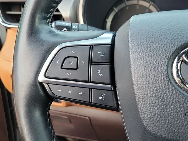 2021 Toyota Highlander Platinum photo 21