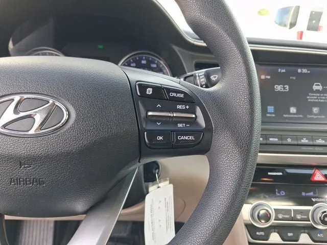 2020 Hyundai Elantra SEL photo 17