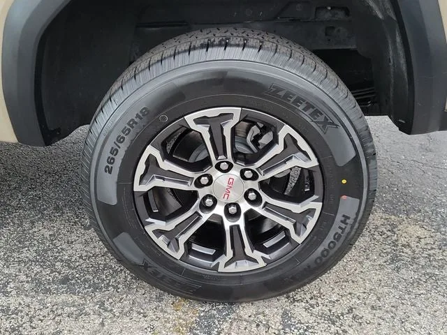 2023 GMC Canyon AT4 photo 8