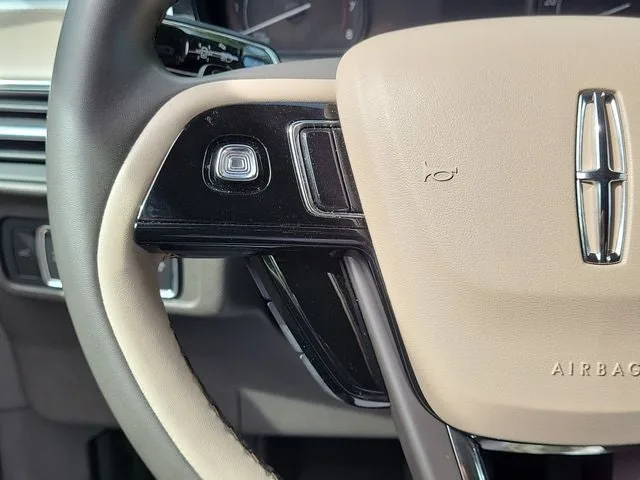 2022 Lincoln Corsair Standard photo 22