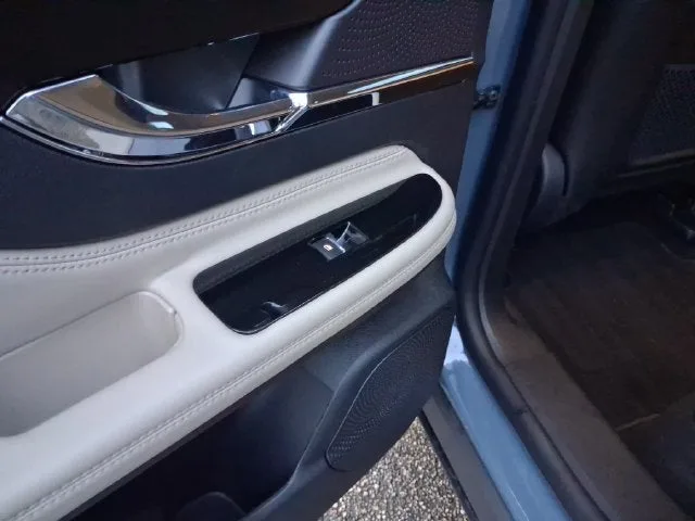 2025 Lincoln Corsair Premiere photo 10