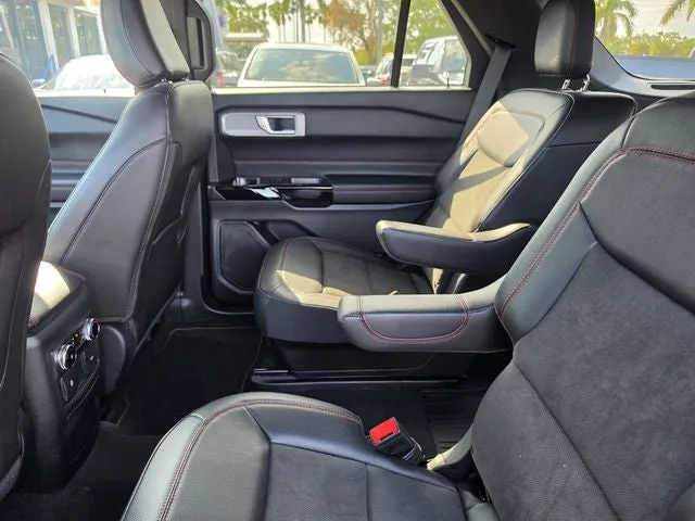 2023 Ford Explorer ST-Line photo 13