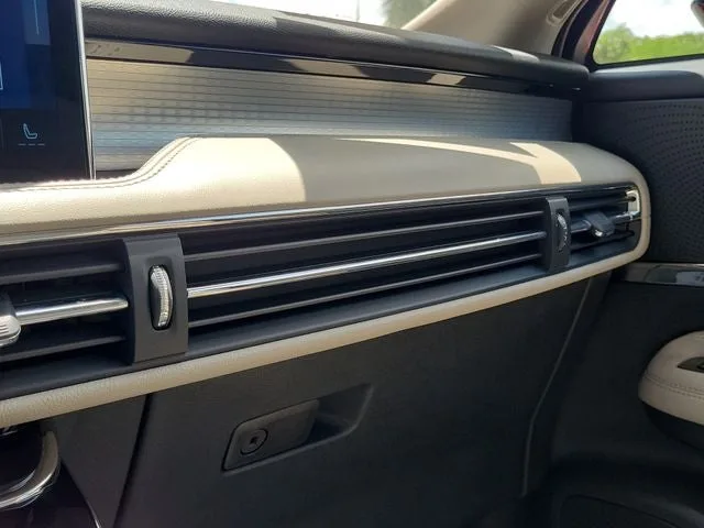 2025 Lincoln Corsair Premiere photo 27