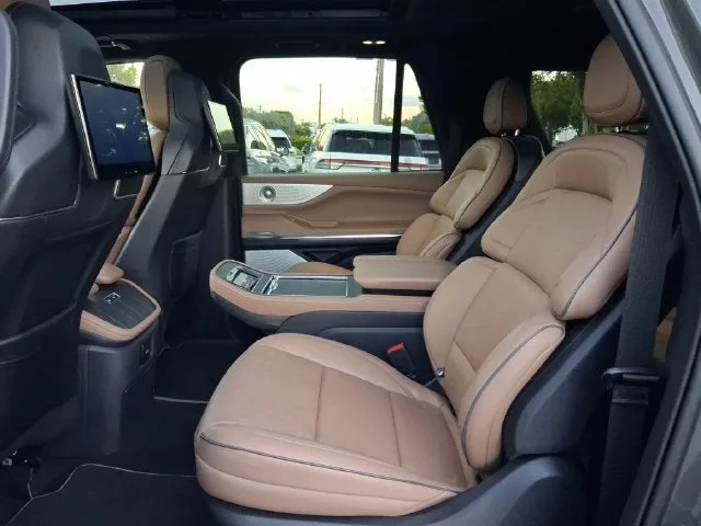 2025 Lincoln Navigator L Black Label photo 6