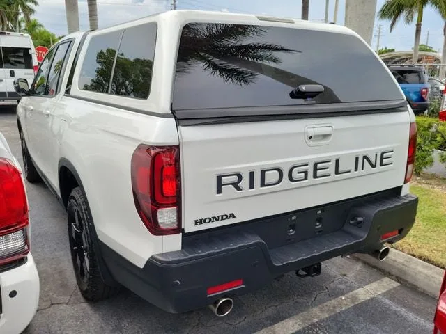 2025 Honda Ridgeline Black Edition photo 4
