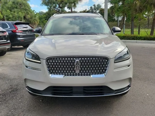 2022 Lincoln Corsair Standard photo 2