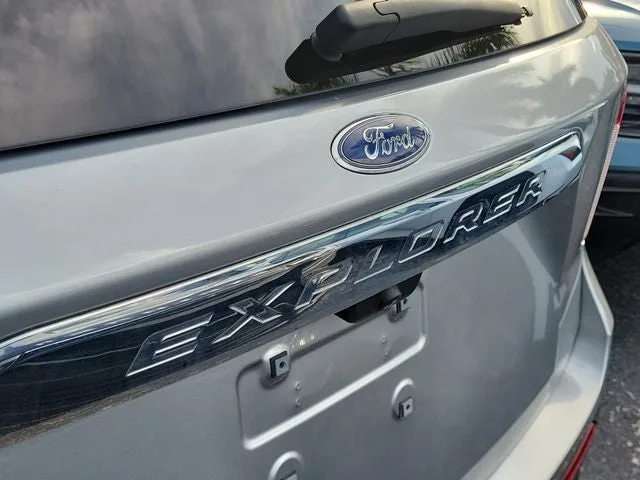 2023 Ford Explorer Base photo 5