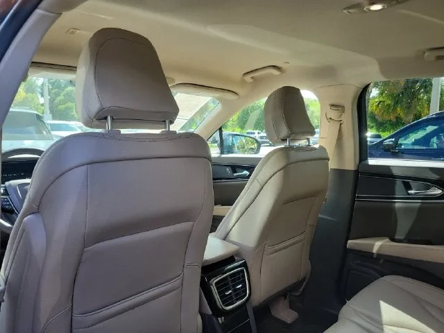 2022 Lincoln Nautilus Standard photo 10