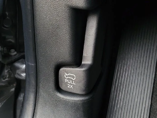 2023 Ford Explorer Base photo 13