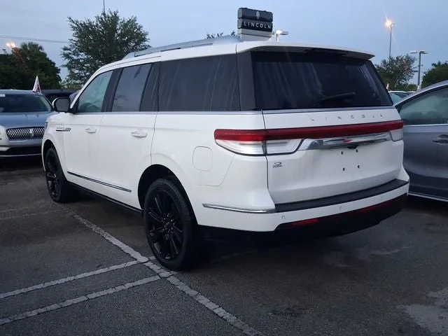 2023 Lincoln Navigator Reserve photo 3