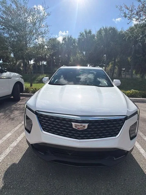 2024 Cadillac XT4 Premium Luxury photo 2