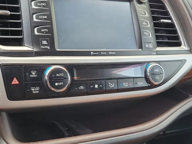 2017 Toyota Highlander Limited Platinum photo 25