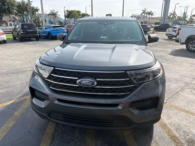 2023 Ford Explorer XLT photo 2
