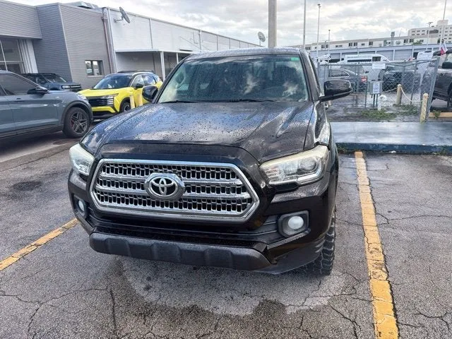 2016 Toyota Tacoma SR5 photo 2