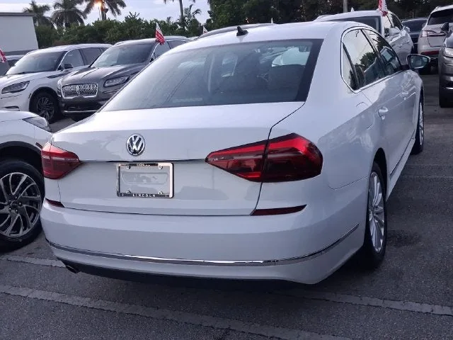 2017 Volkswagen Passat 1.8T SE photo 4