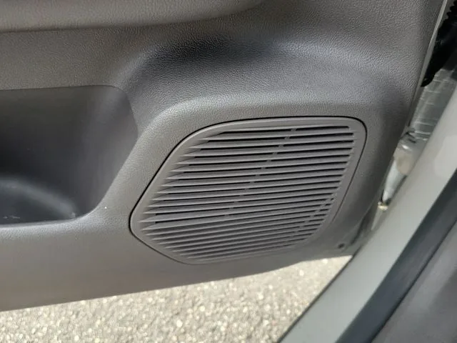 2022 Lincoln Corsair Standard photo 18