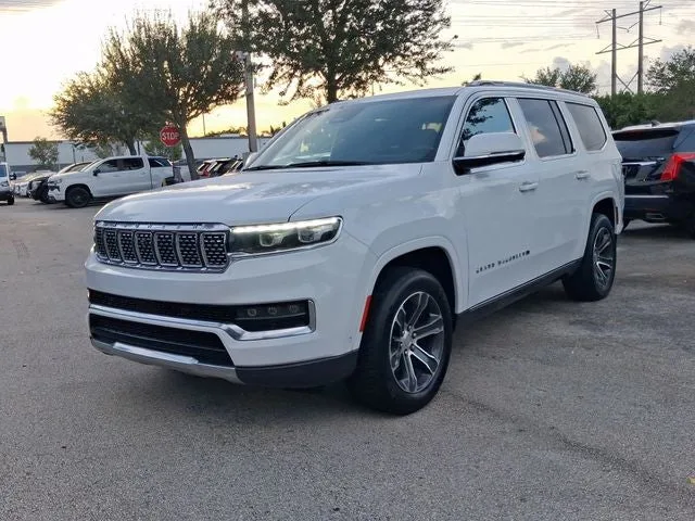 2022 Jeep Grand Wagoneer Series I photo 2