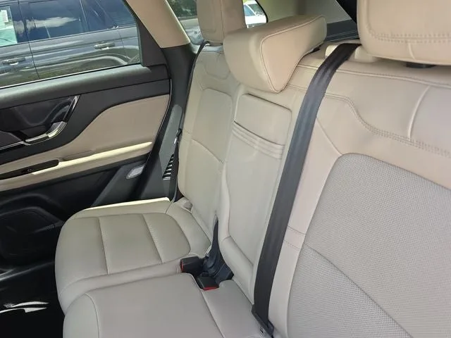 2025 Lincoln Corsair Premiere photo 12