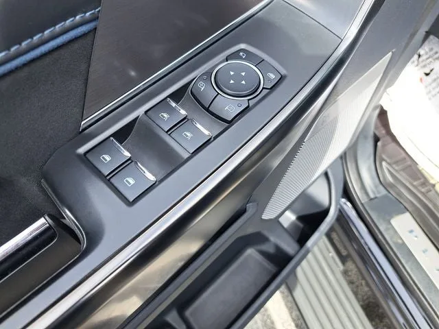 2024 Ford F-150 Platinum photo 14