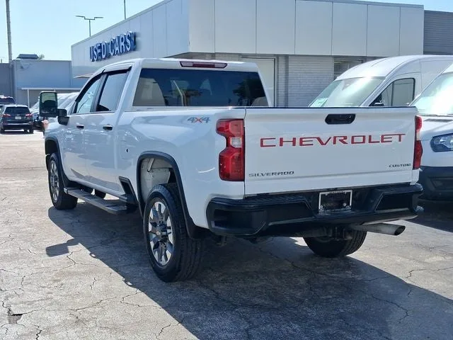 2022 Chevrolet Silverado 2500HD Custom photo 3