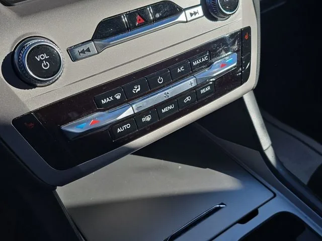 2023 Ford Explorer XLT photo 24
