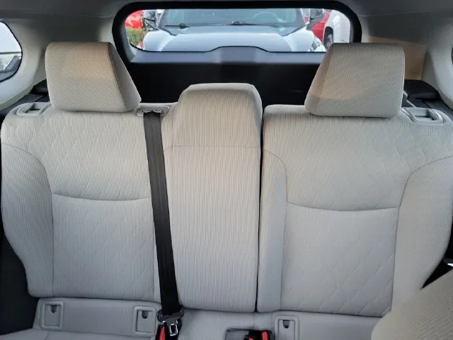 2025 Toyota Corolla Cross L photo 9