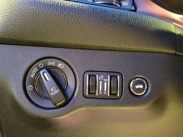 2018 Dodge Challenger R/T photo 14