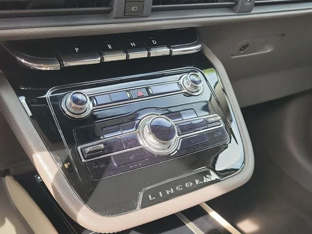 2022 Lincoln Corsair Standard photo 28