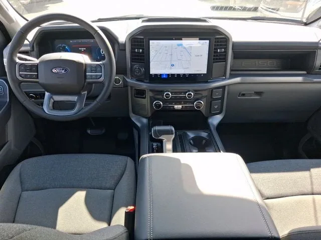 2025 Ford F-150 Lightning XLT photo 7