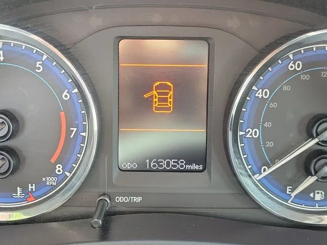 2018 Toyota Corolla LE photo 16