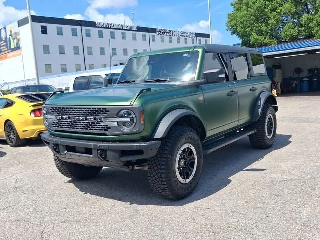 2022 Ford Bronco Badlands photo 2