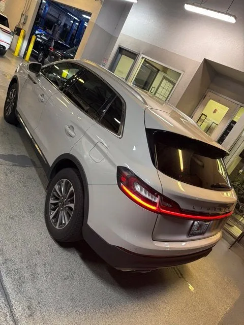 2023 Lincoln Nautilus Standard photo 5