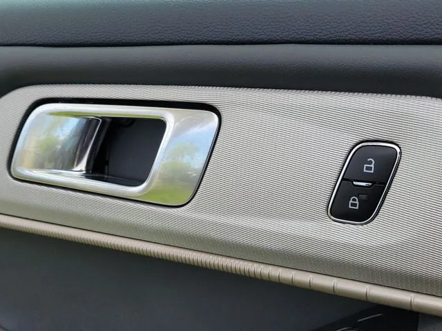 2025 Ford Explorer Active photo 14