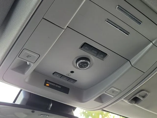 2020 GMC Yukon Denali photo 34