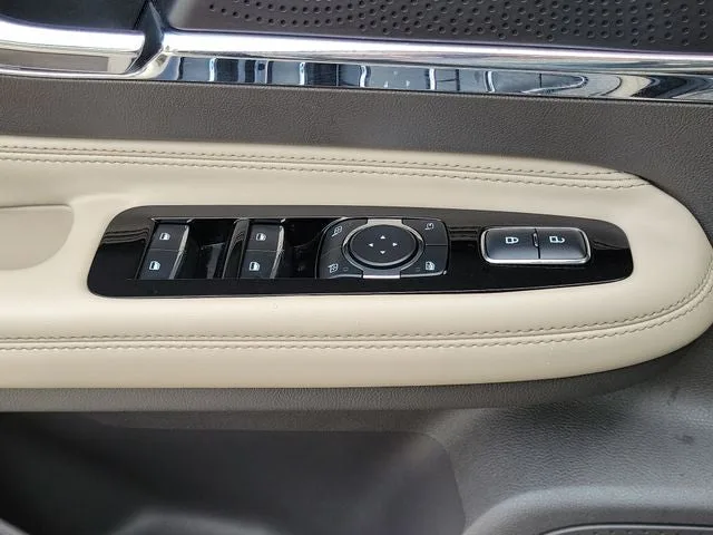 2024 Lincoln Corsair Premiere photo 16