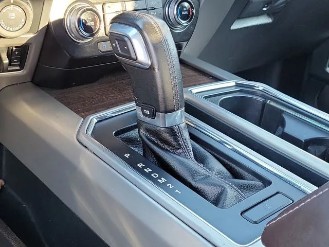 2016 Ford F-150 Platinum photo 33