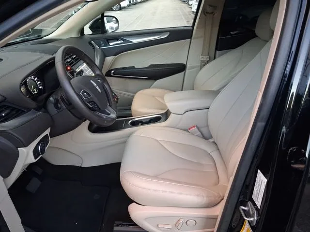 2019 Lincoln MKC Standard photo 12