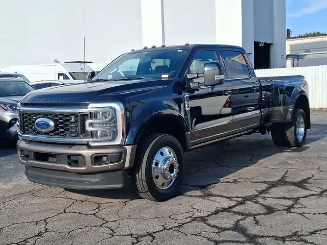 2023 Ford F-450SD King Ranch DRW photo 2