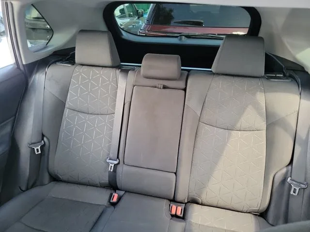 2022 Toyota RAV4 XLE photo 10