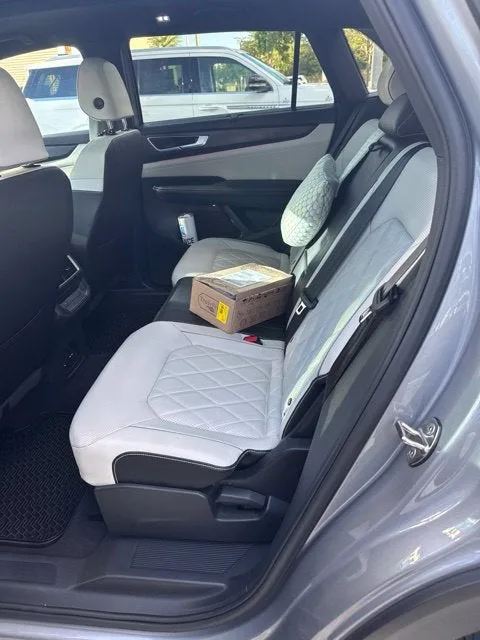 2025 Volkswagen Atlas Cross Sport 2.0T SEL Premium R-Line photo 9