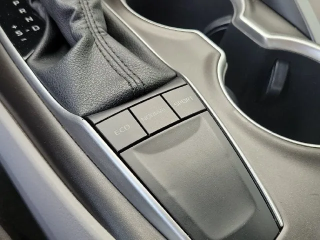 2022 Toyota Camry LE photo 26