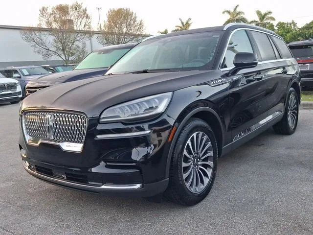 2023 Lincoln Aviator Standard Premium photo 2
