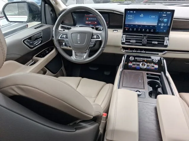 2023 Lincoln Navigator L Reserve photo 8